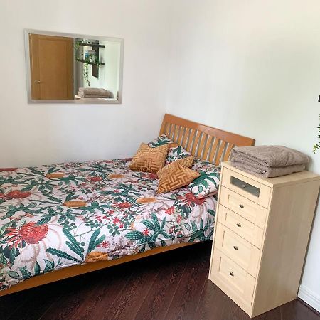 Room In Stratford With Private Bathroom And Parking Лондон Екстериор снимка