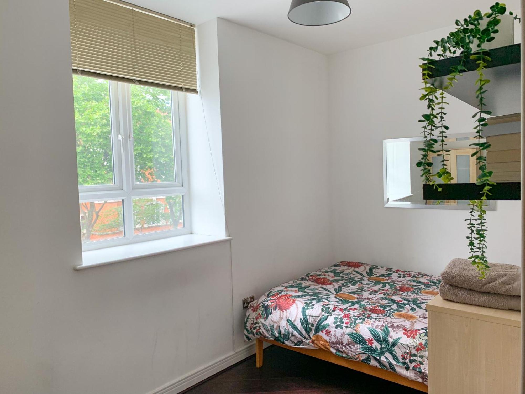 Room In Stratford With Private Bathroom And Parking Лондон Екстериор снимка
